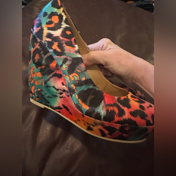 Spring Multicolor Leopard Print Heels in Orange, Pink & Teal - Picture 4 of 10
